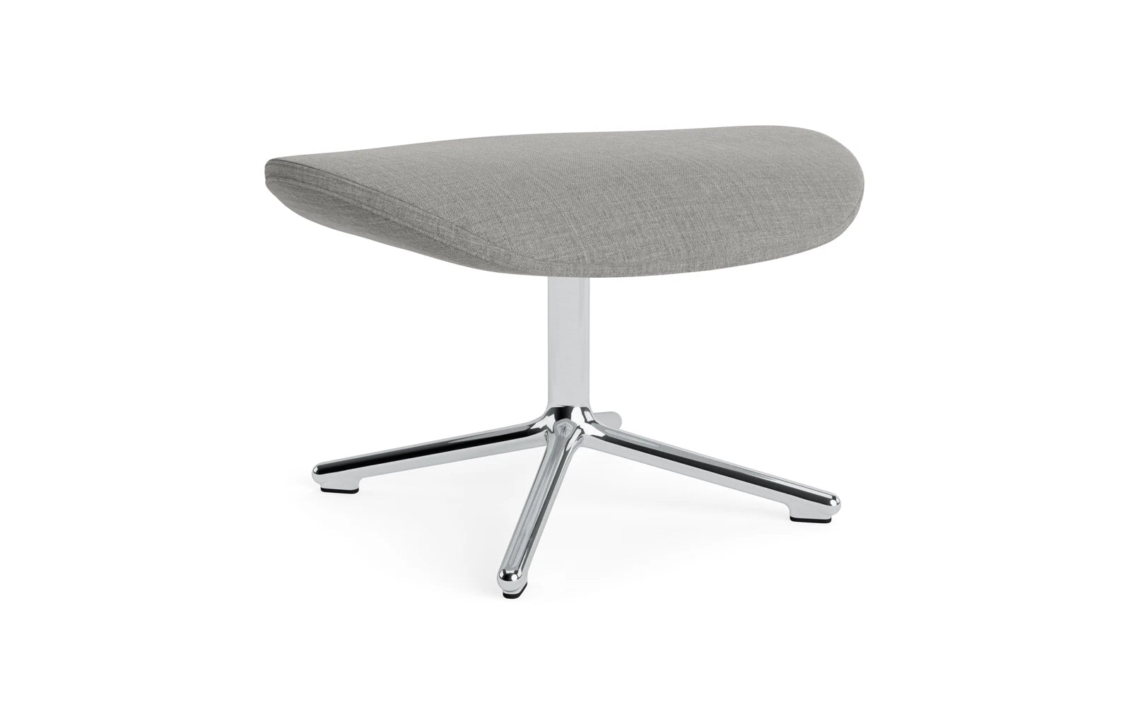 Hyg Fusshocker drehbar Alu Remix in Remix 133 präsentiert im Onlineshop von KAQTU Design AG. Ottoman ist von Normann Copenhagen