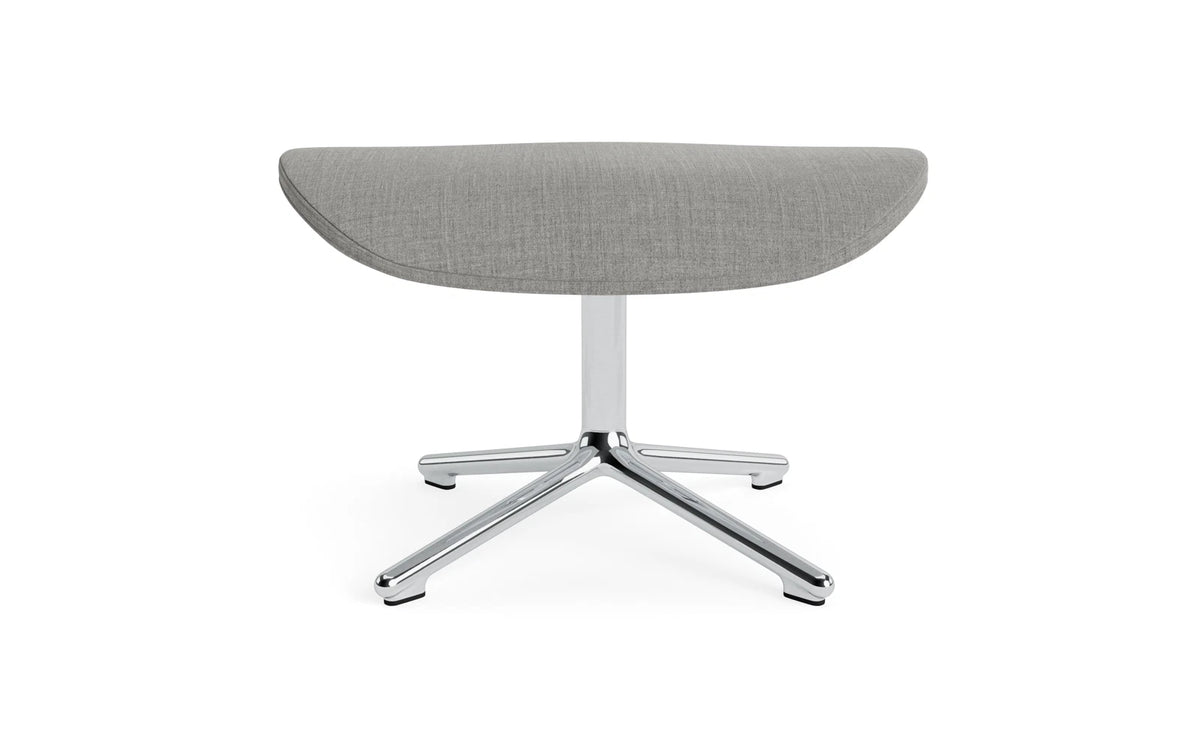 Hyg Fusshocker drehbar Alu Remix in Remix 133 präsentiert im Onlineshop von KAQTU Design AG. Ottoman ist von Normann Copenhagen