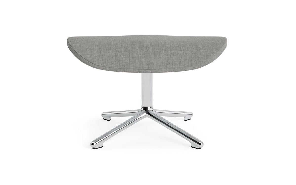 Hyg Fusshocker drehbar Alu Remix in Remix 133 präsentiert im Onlineshop von KAQTU Design AG. Ottoman ist von Normann Copenhagen