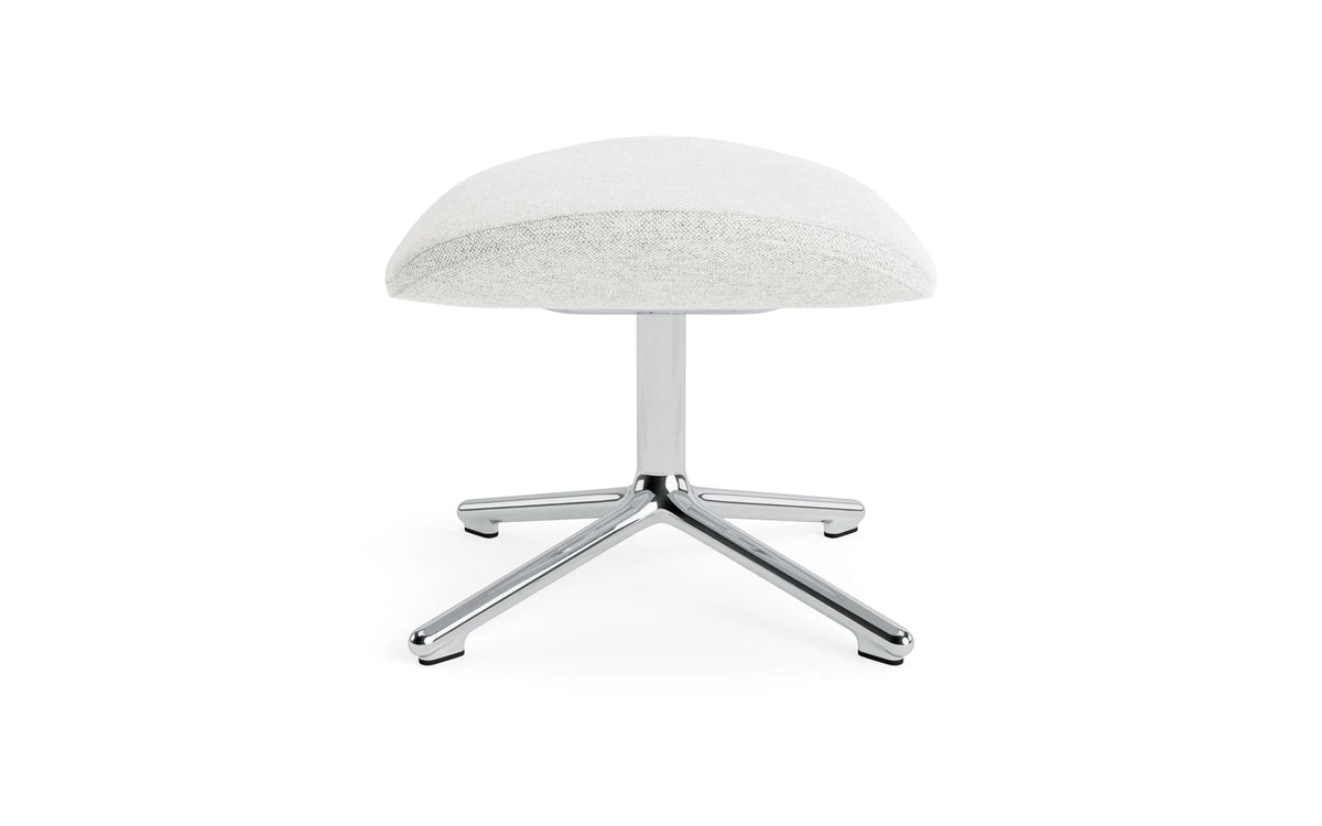 Hyg Fusshocker drehbar Alu Hallingdal in Hallingdal 110 präsentiert im Onlineshop von KAQTU Design AG. Ottoman ist von Normann Copenhagen