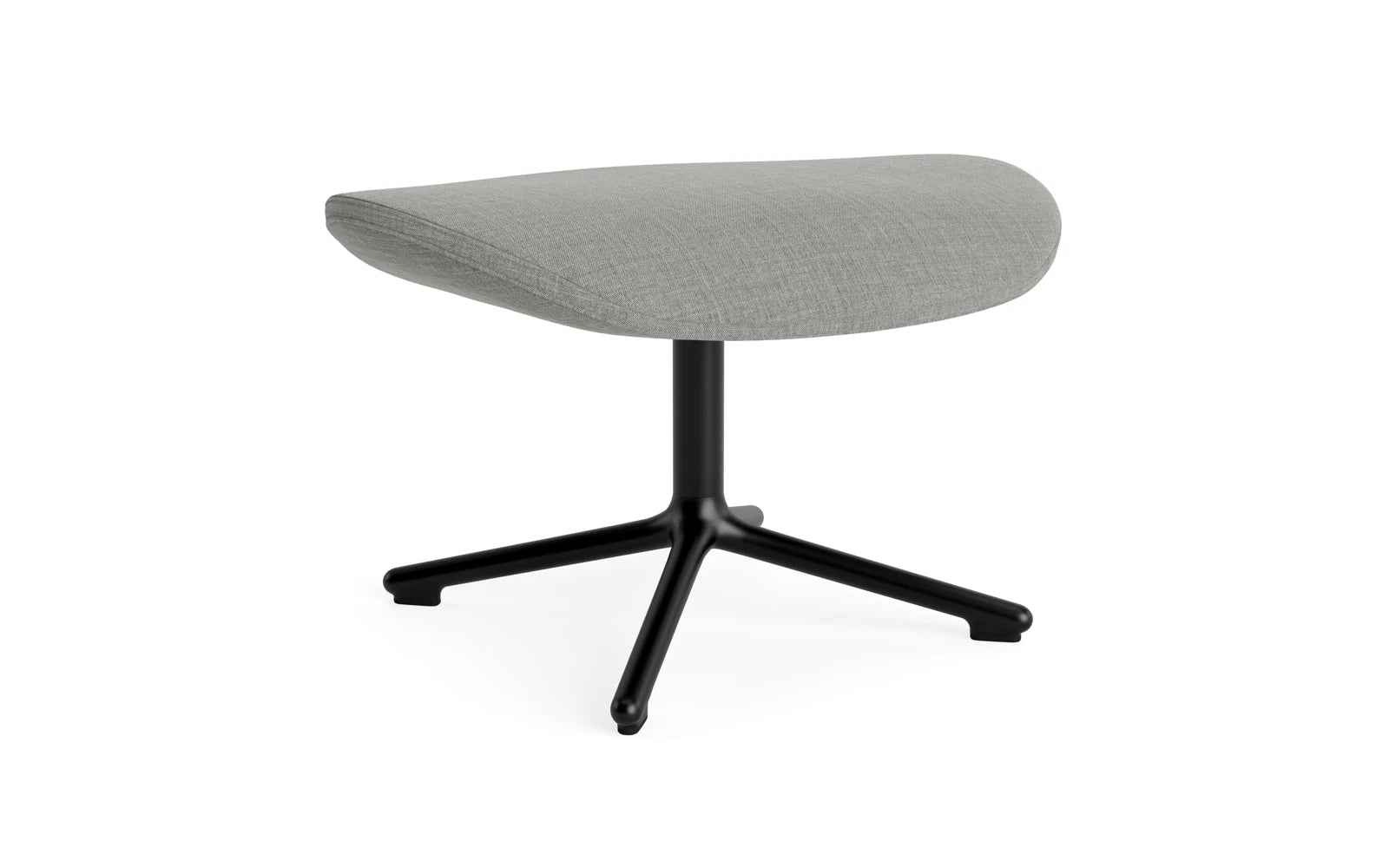 Hyg Fusshocker drehbar Schwartz Alu Remix in Remix 133 präsentiert im Onlineshop von KAQTU Design AG. Ottoman ist von Normann Copenhagen