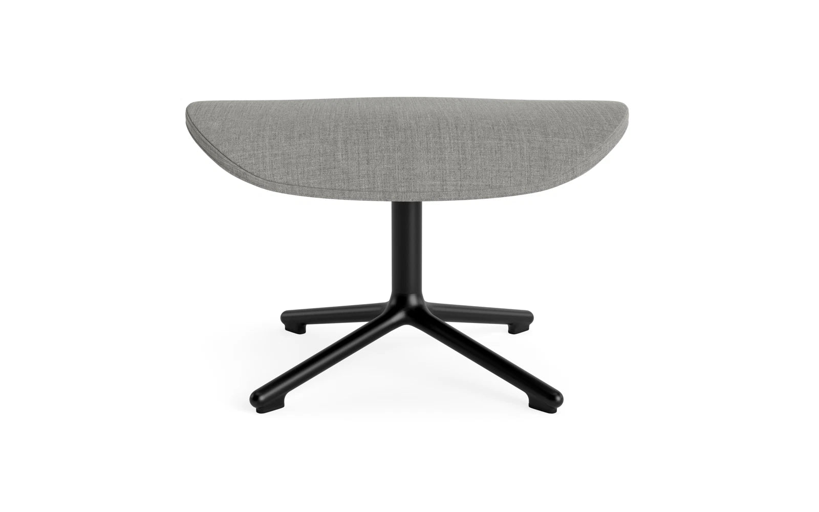 Erleben Sie den Hyg Fusshocker drehbar in Schwarz von Normann Copenhagen – ein elegantes Design, das Komfort und Gemütlichkeit in Ihr Zuhause bringt.
