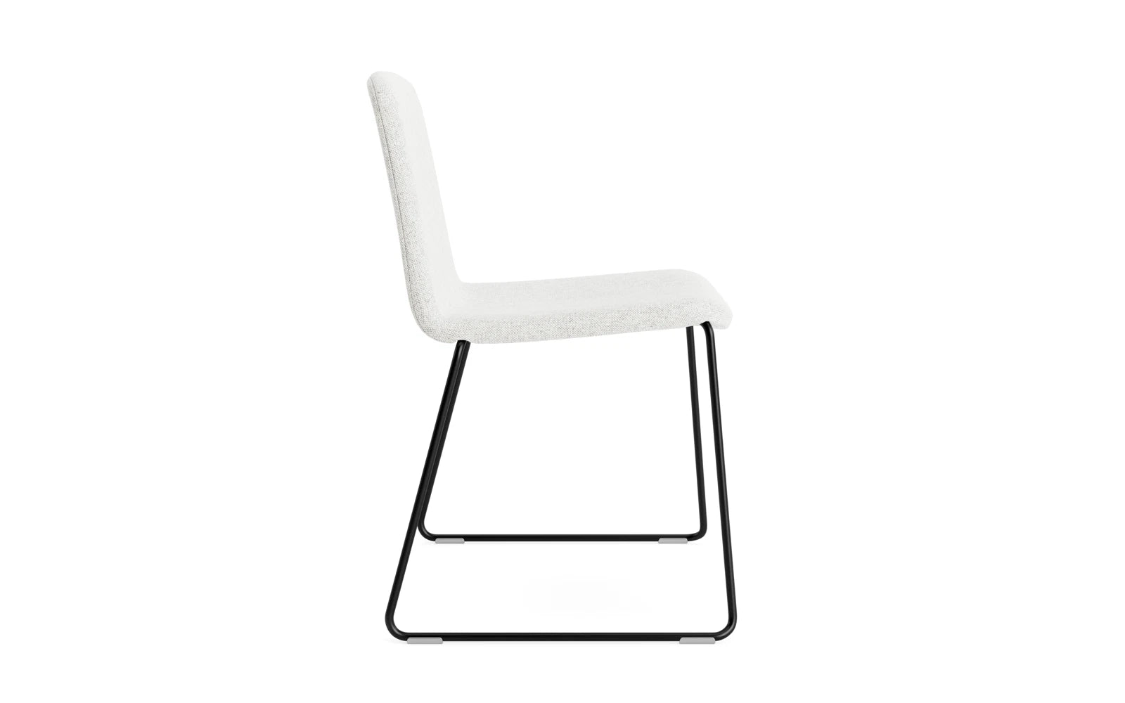 Entdecken Sie den Just Stuhl gepolstert von Normann Copenhagen – ein stilvolles Möbelstück aus schwarzem Stahl und hochwertigem Hallingdal-Stoff, das Eleganz und Komfort vereint.