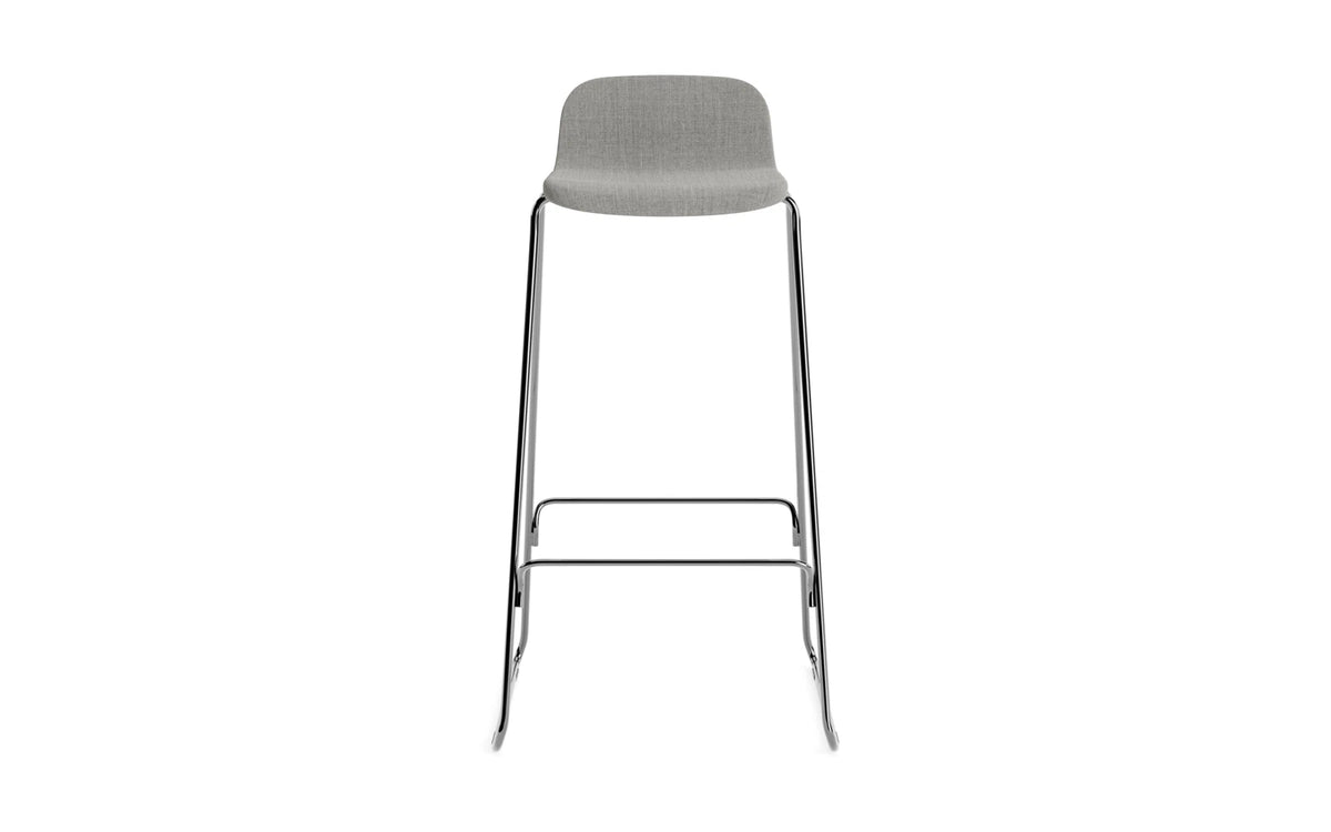 Just Barhocker 75 cm mit Lehne, gepolstert, Chrom/ Remix in Remix 133 präsentiert im Onlineshop von KAQTU Design AG. Barstuhl ist von Normann Copenhagen