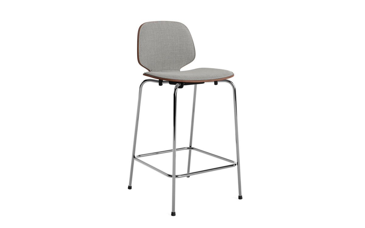 My Chair Barhocker 65 cm Frontpolster Krom Walnuss in Remix 133 präsentiert im Onlineshop von KAQTU Design AG. Barstuhl ist von Normann Copenhagen