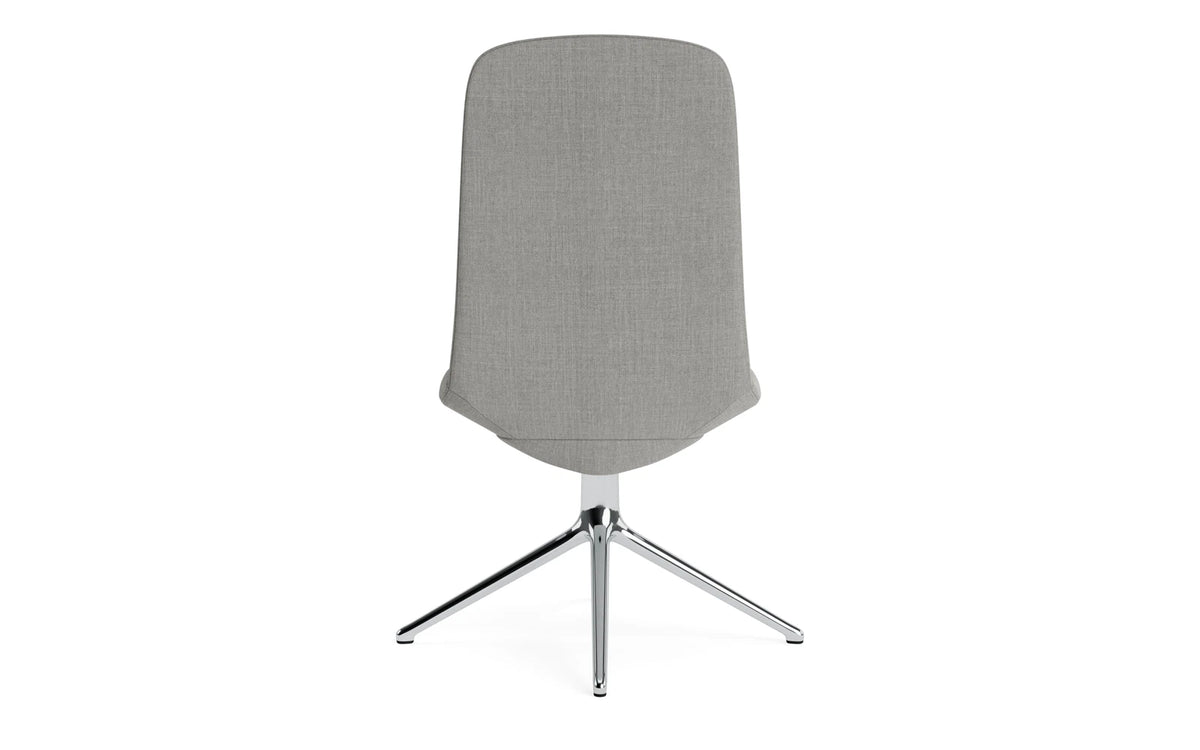Off Chair niedrig mit Drehgestell 4B aluminium mit kissen Remix in Remix 133 präsentiert im Onlineshop von KAQTU Design AG. Bürostuhl ist von Normann Copenhagen