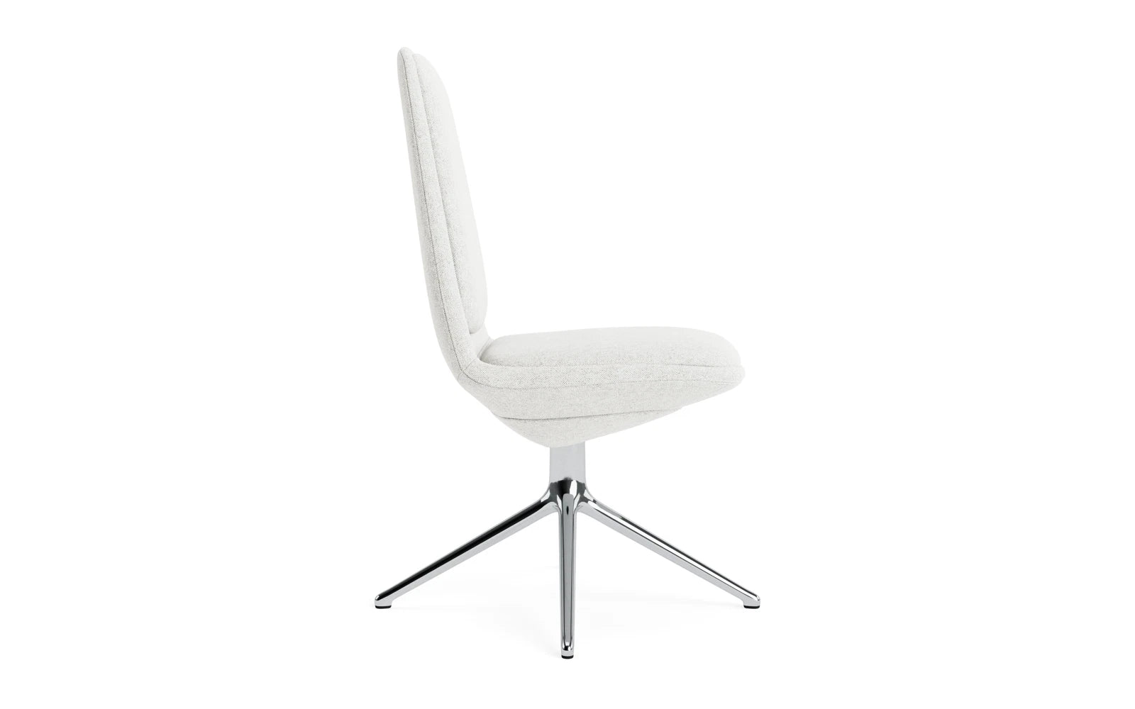 Erleben Sie den Off Chair von Normann Copenhagen: ein stilvoller, anpassbarer Bürostuhl mit Drehgestell, der Komfort und modernes Design vereint.
