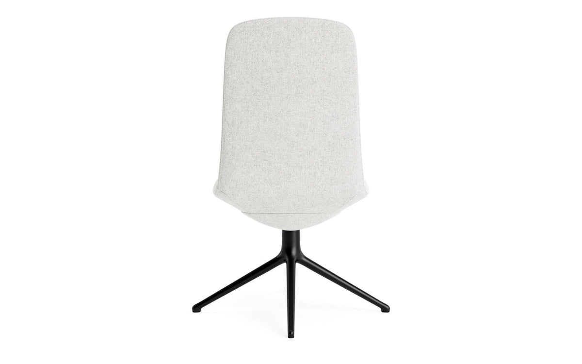 Off Chair niedrig mit Drehgestell 4B Schwartz aluminium mit kissen Hallingdal in Hallingdal 110 präsentiert im Onlineshop von KAQTU Design AG. Bürostuhl ist von Normann Copenhagen