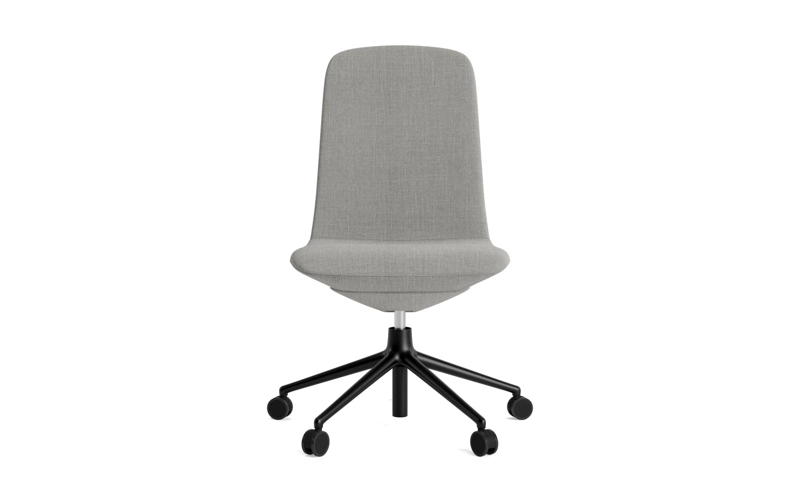 Entdecken Sie den Off Chair von Normann Copenhagen: ein stilvoller, ergonomischer Bürostuhl mit Gaslift, Drehgestell und Rollen für moderne Arbeitsumgebungen.