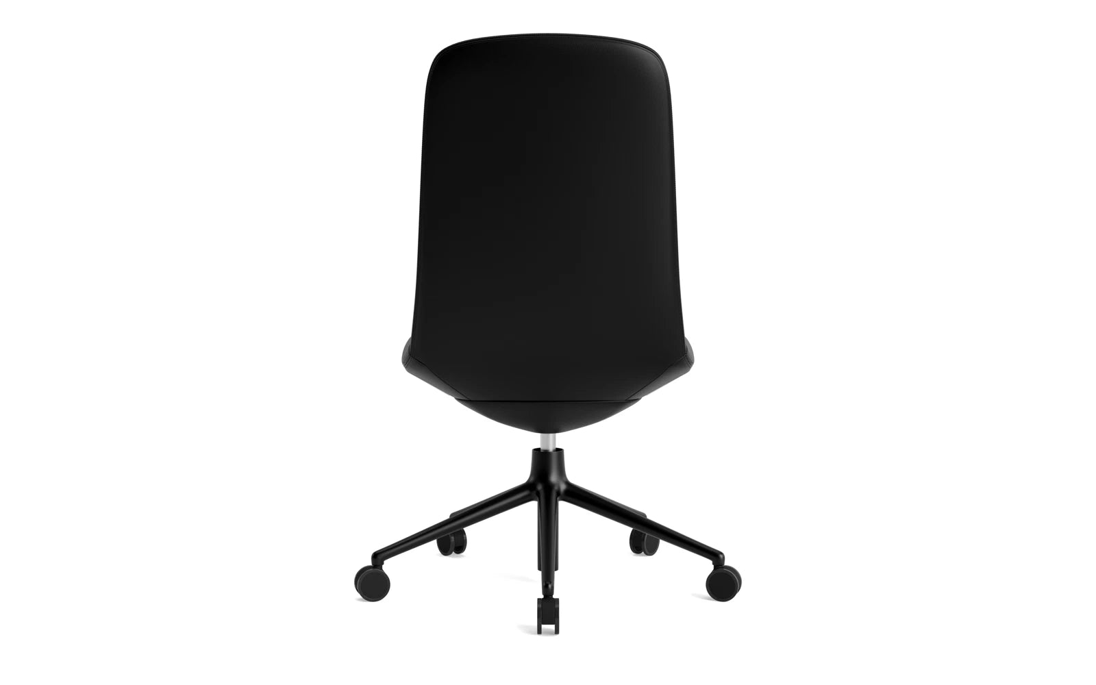 Entdecken Sie den Off Chair niedrig von Normann Copenhagen: Eleganter Bürostuhl mit Gaslift, Rollen und individuellem Komfort für modernes Arbeiten.