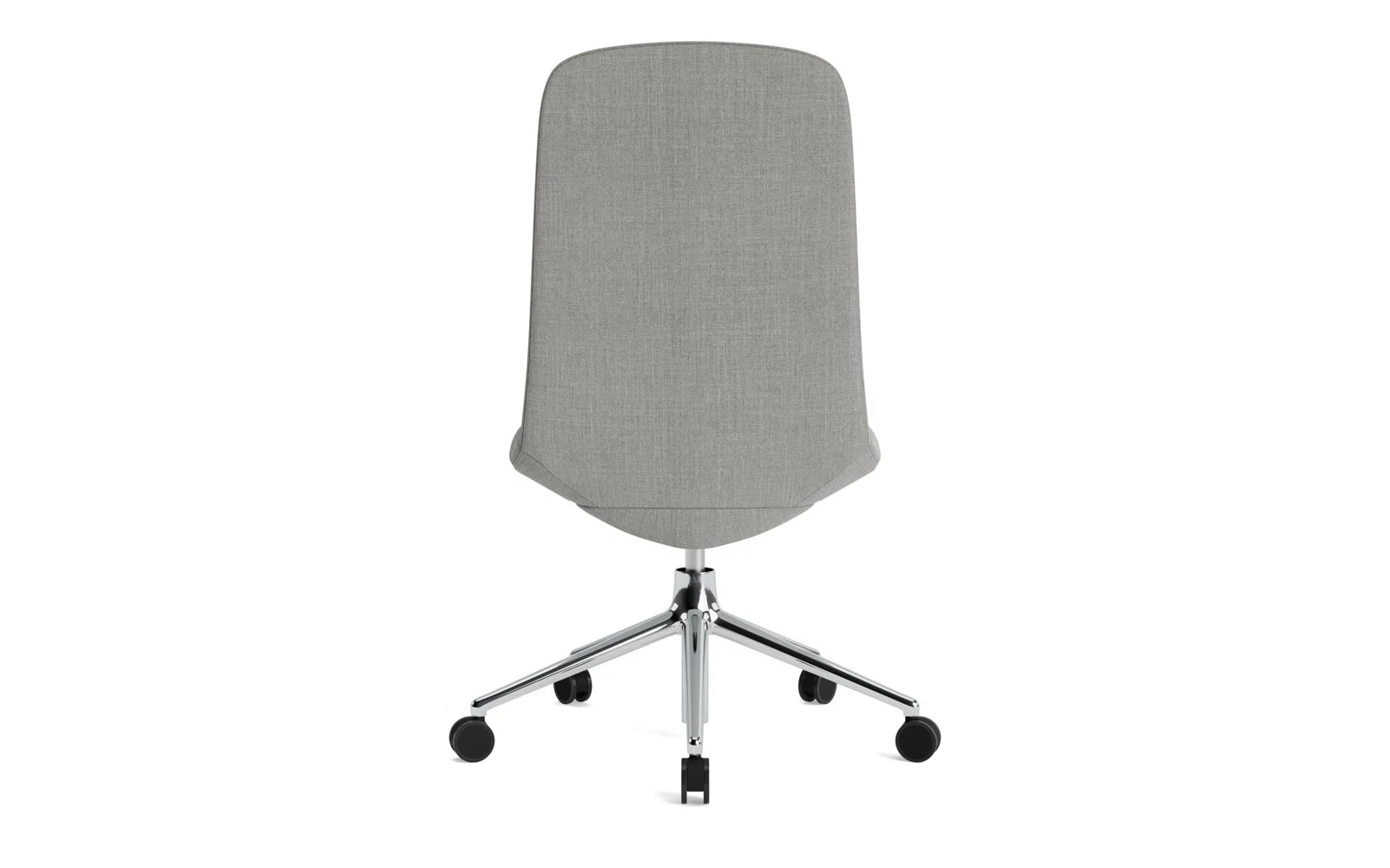 Entdecken Sie den Off Chair von Normann Copenhagen: Ein eleganter, niedriger Bürostuhl mit Gaslift und individuell wählbaren Polsterungen für optimalen Komfort.