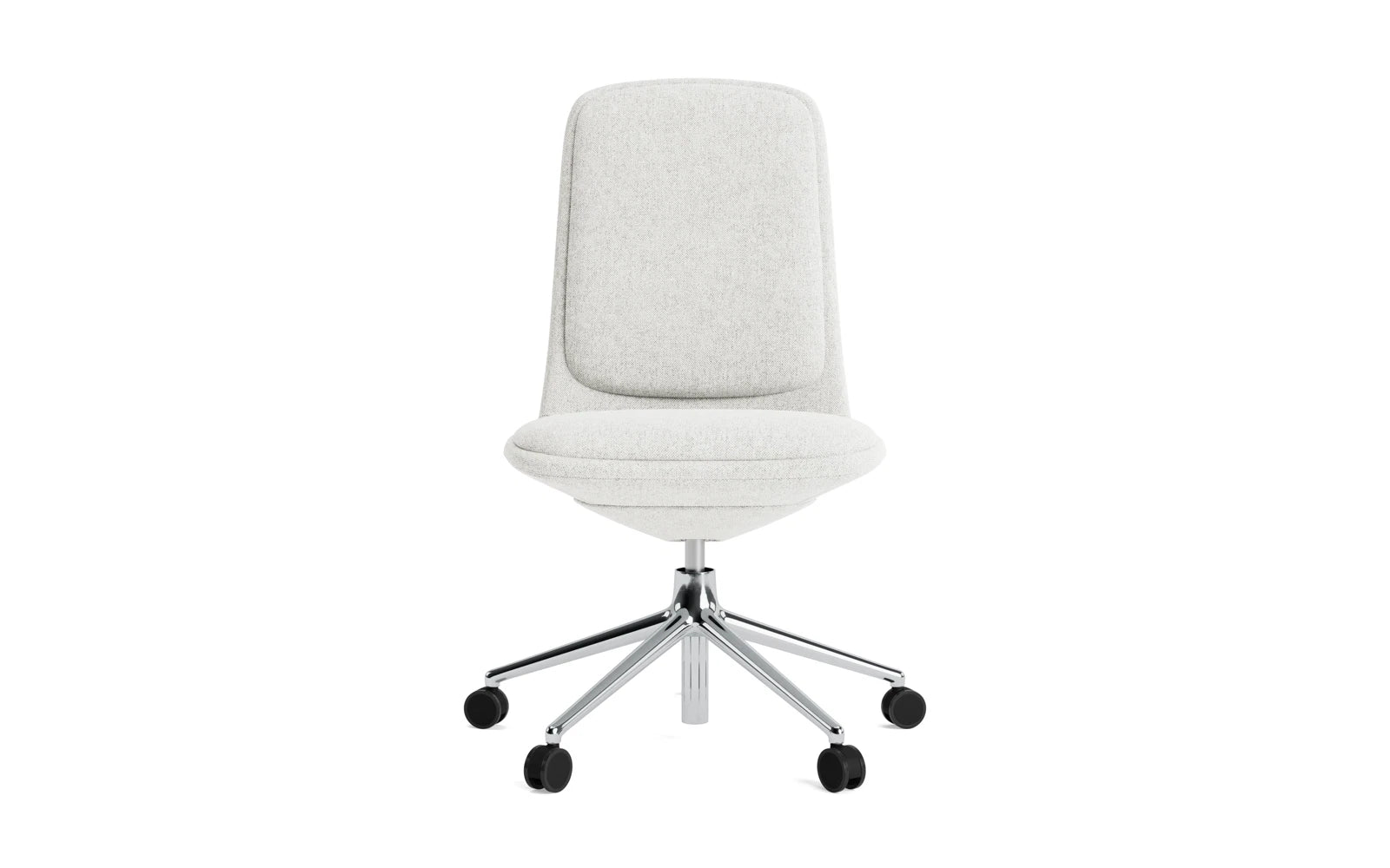 Entdecken Sie den Off Chair niedrig 5W von Normann Copenhagen – ein stilvoller Bürostuhl mit Gaslift und Hallingdal-Kissen für höchsten Komfort.