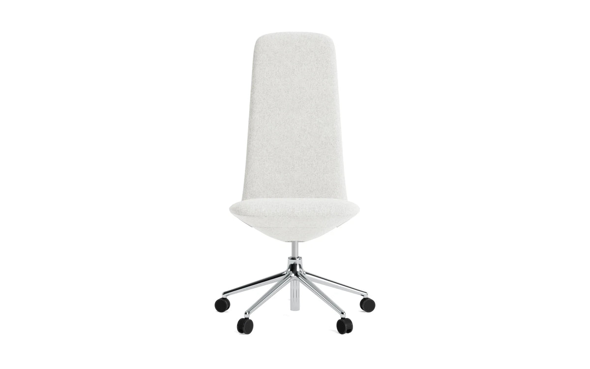 Off Chair Hoch mit Drehgestell und Rollen Gaslift Aluminium Hallingdal in Hallingdal 110 präsentiert im Onlineshop von KAQTU Design AG. Bürostuhl ist von Normann Copenhagen