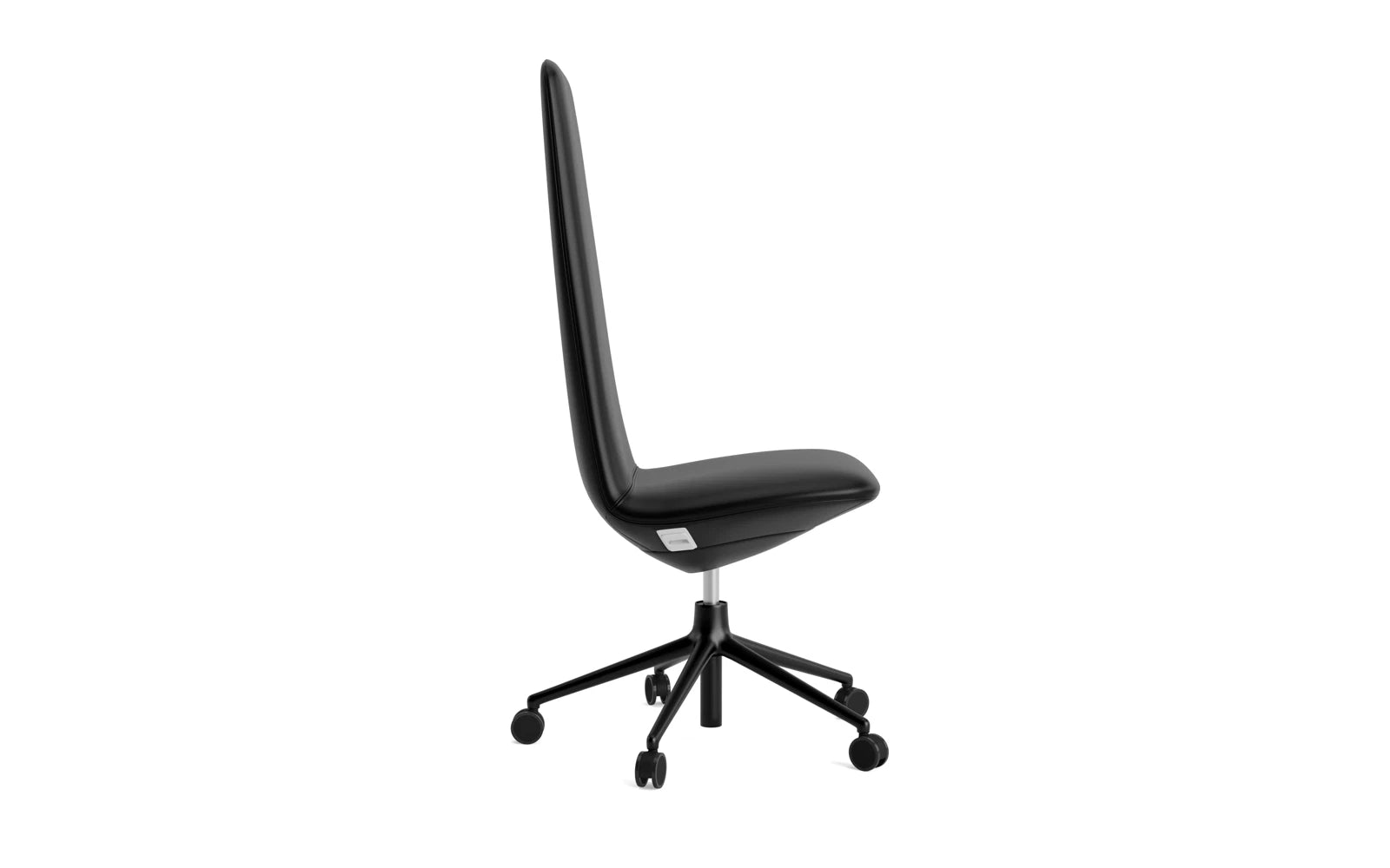 Erleben Sie den Off Chair Hoch von Normann Copenhagen: Ein eleganter Bürostuhl mit ergonomischem Design, Gaslift und flexiblen Rollen aus schwarzem Aluminium.
