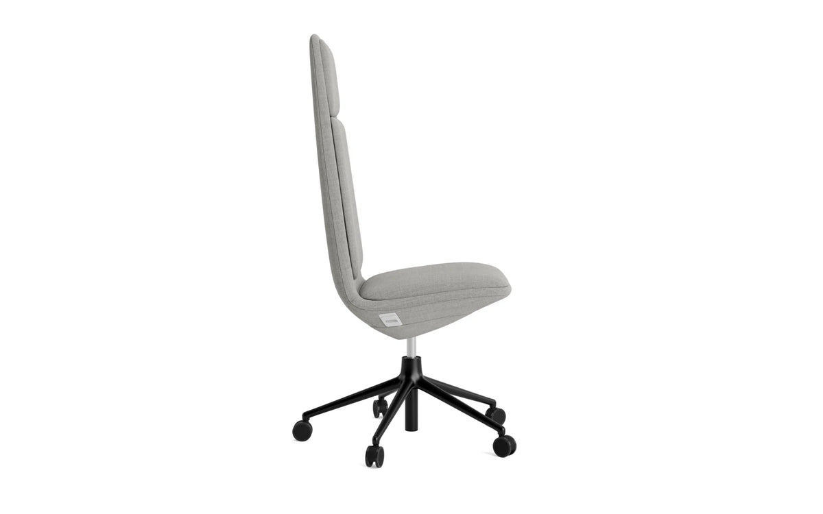 Off Chair hoch 5W gaslift schwarze aluminium mit kissen Remix in Remix 133 präsentiert im Onlineshop von KAQTU Design AG. Bürostuhl ist von Normann Copenhagen