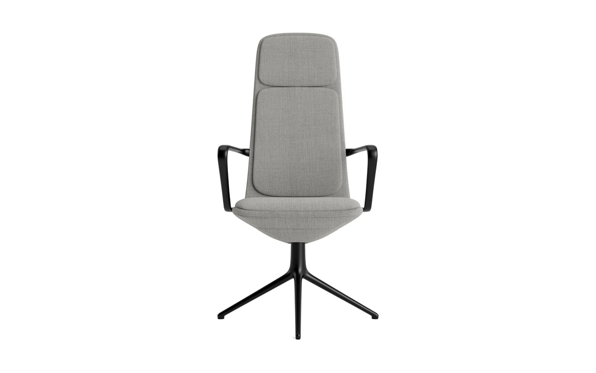 Off Armchair hoch mit Drehgestell 4B Schwartz aluminium mit kissen Remix in Remix 133 präsentiert im Onlineshop von KAQTU Design AG. Bürostuhl ist von Normann Copenhagen