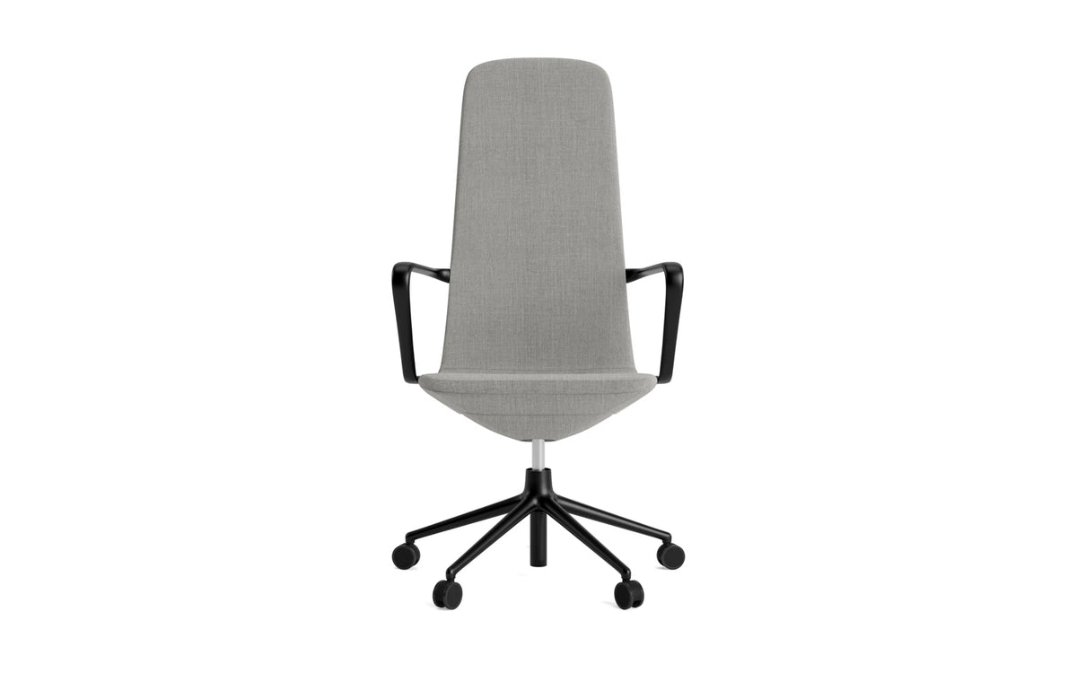 Off Armchair Hoch mit Drehgestell und Rollen Gaslift schwarze Aluminium Remix in Remix 133 präsentiert im Onlineshop von KAQTU Design AG. Bürostuhl ist von Normann Copenhagen