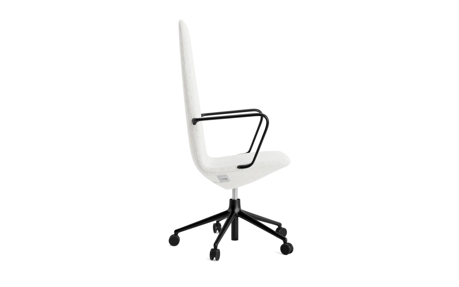 Erleben Sie den Off Armchair Hoch von Normann Copenhagen – ein eleganter Bürostuhl mit Drehgestell, Rollen und Gaslift in schwarzem Aluminium. Perfekt für Ihr modernes Büro!