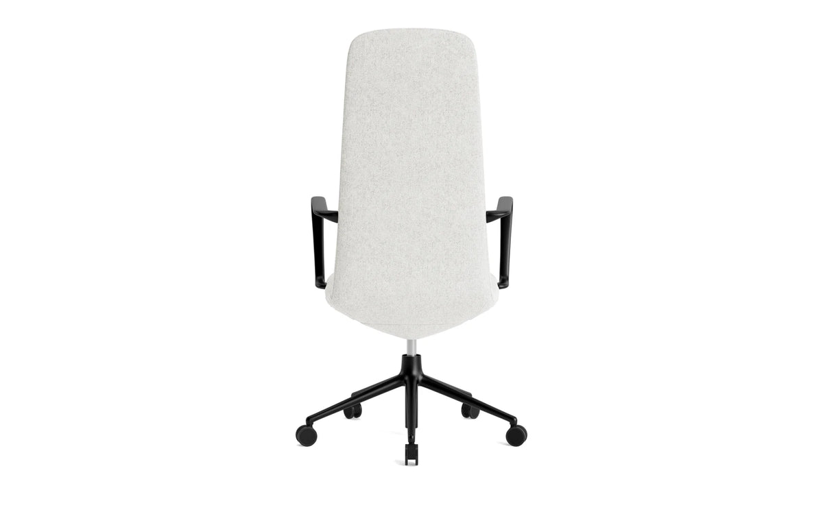 Off Armchair Hoch mit Drehgestell und Rollen Gaslift schwarze Aluminium Hallingdal in Hallingdal 110 präsentiert im Onlineshop von KAQTU Design AG. Bürostuhl ist von Normann Copenhagen