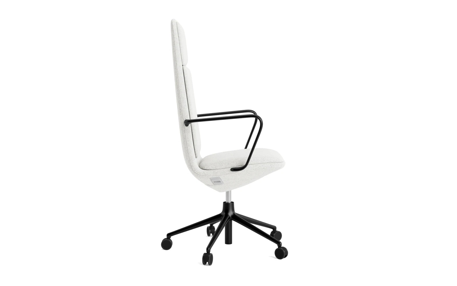 Erleben Sie den Off Armchair von Normann Copenhagen: eleganter Bürostuhl mit Gaslift, schwarzem Aluminium und hochwertigem Hallingdal-Kissen für optimalen Sitzkomfort.