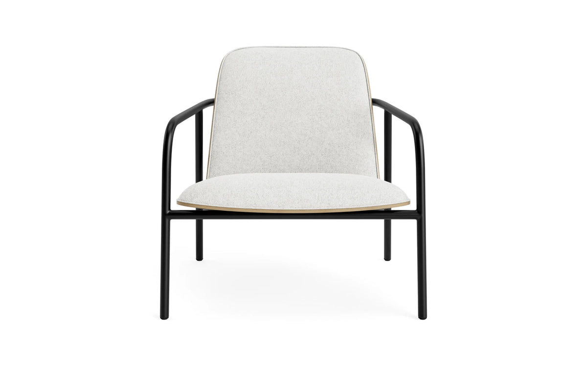Pad Lounge-Sessel schwarzem Stahl Eiche/Hallingdal in Hallingdal 110 präsentiert im Onlineshop von KAQTU Design AG. Drehsessel ist von Normann Copenhagen