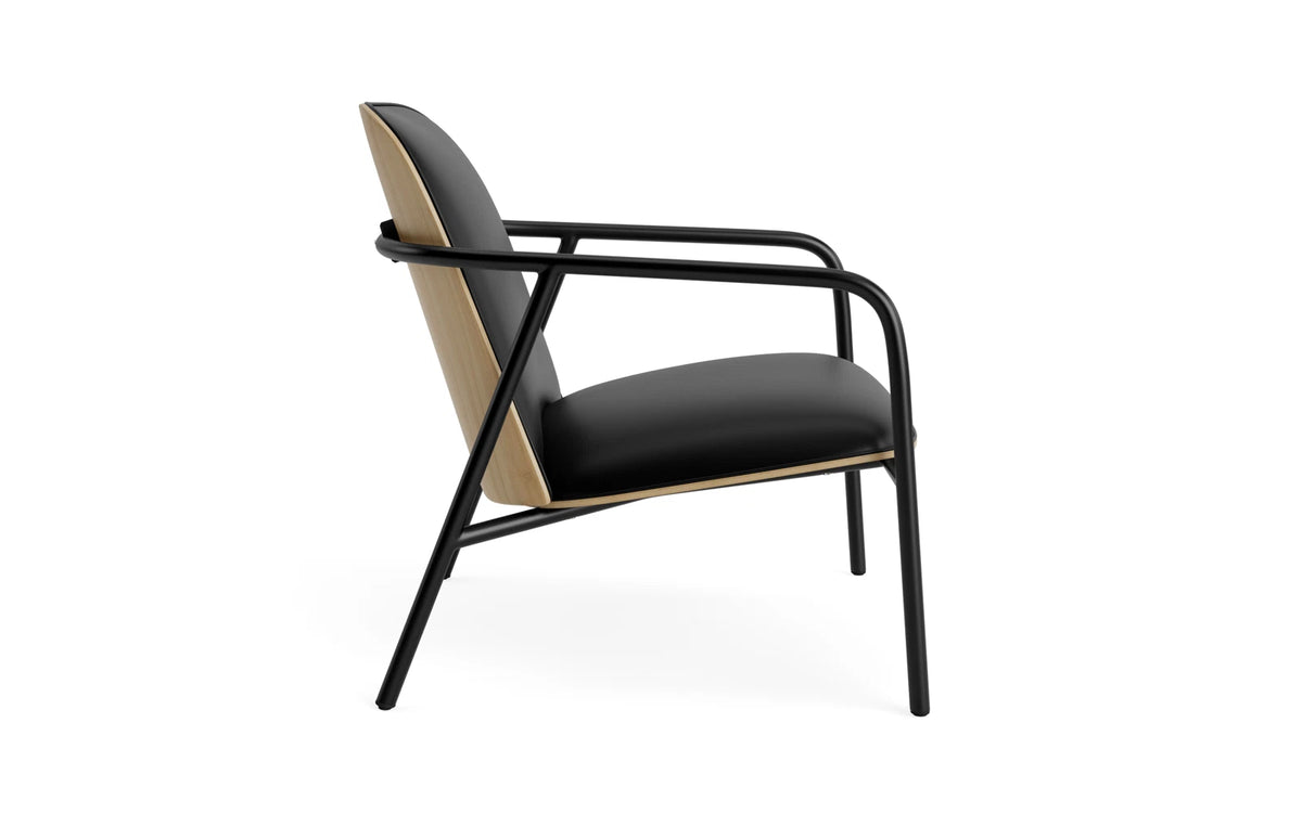 Pad Lounge-Sessel schwarzem Stahl Eiche/Ultra in Ultra 41599 präsentiert im Onlineshop von KAQTU Design AG. Drehsessel ist von Normann Copenhagen