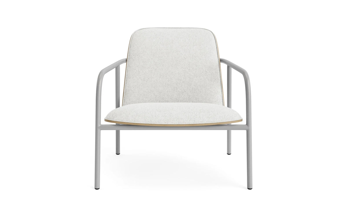Pad Lounge-Sessel grauem Stahl Eiche/Hallingdal in Hallingdal 110 präsentiert im Onlineshop von KAQTU Design AG. Drehsessel ist von Normann Copenhagen