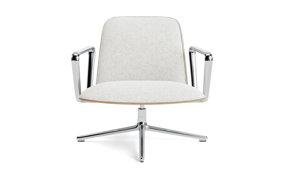 Pad Lounge-Sessel niedrig mit Drehgestell alu und Eiche/Hallingdal in Hallingdal 110 präsentiert im Onlineshop von KAQTU Design AG. Drehsessel ist von Normann Copenhagen