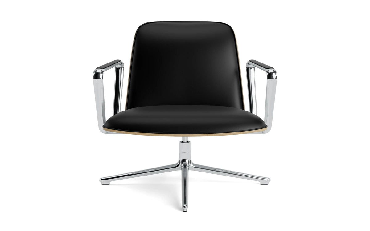 Pad Lounge-Sessel niedrig mit Drehgestell alu und Eiche/Ultra in Ultra 41599 präsentiert im Onlineshop von KAQTU Design AG. Drehsessel ist von Normann Copenhagen