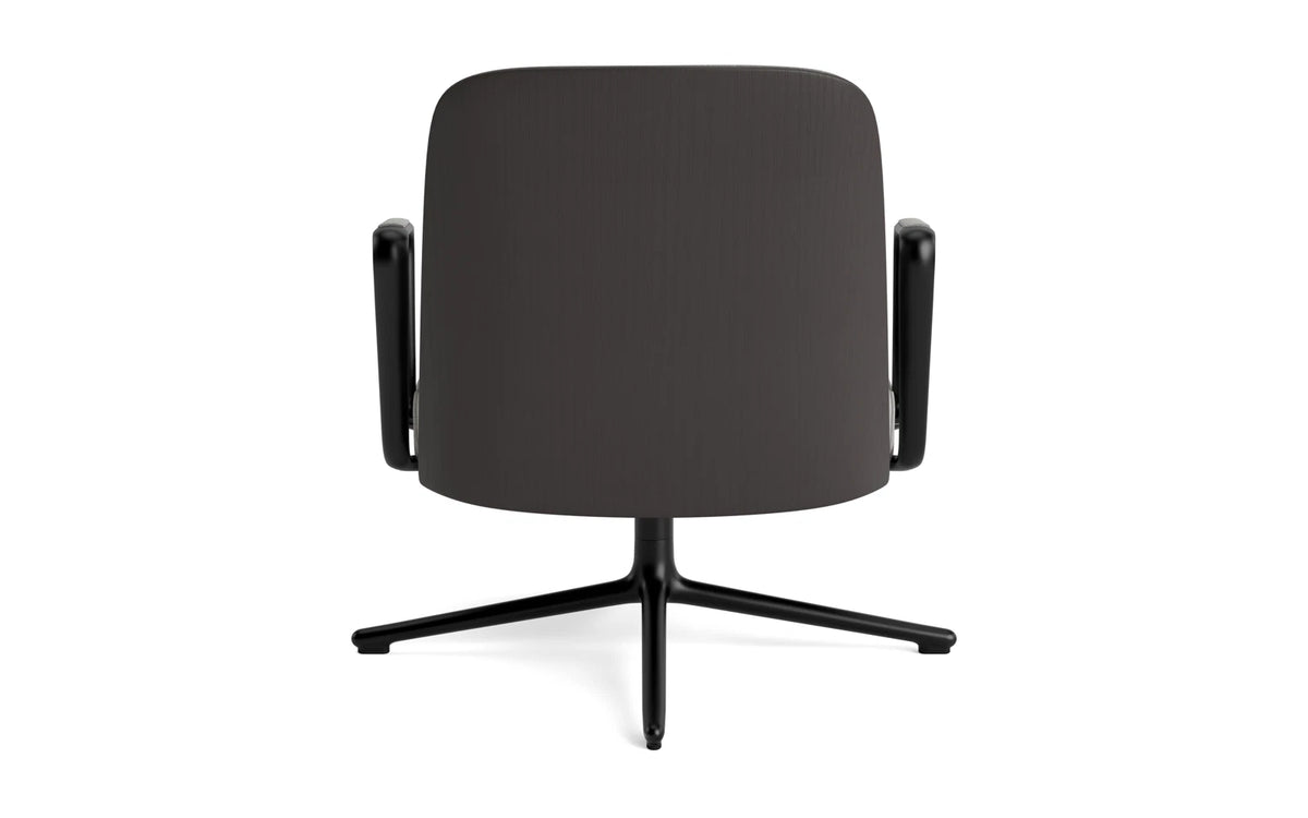 Pad Lounge-Sessel niedrig mit Drehgestell Schwarz Alu Schwarz/Remix in Remix 133 präsentiert im Onlineshop von KAQTU Design AG. Drehsessel ist von Normann Copenhagen