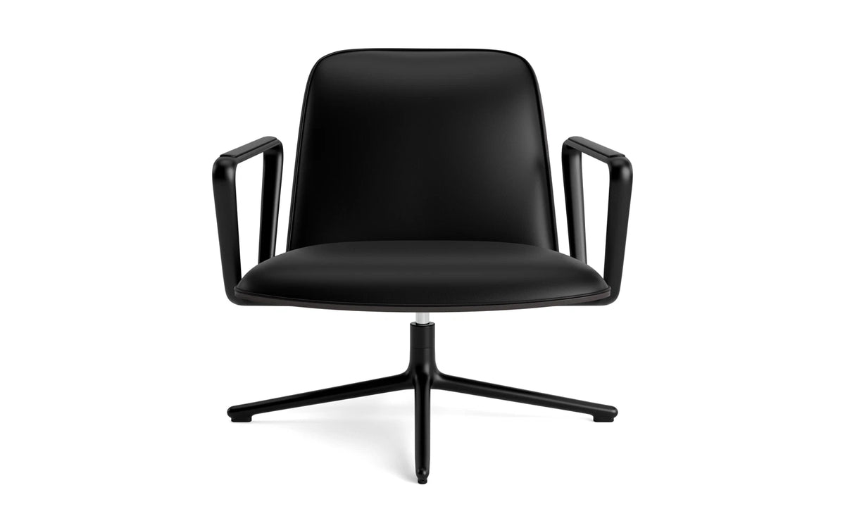 Pad Lounge-Sessel niedrig mit Drehgestell Schwarz Alu Schwarz/Ultra Leder in Ultra 41599 präsentiert im Onlineshop von KAQTU Design AG. Drehsessel ist von Normann Copenhagen