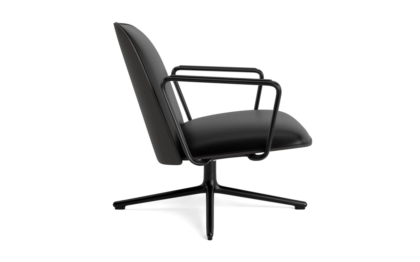 Eleganter Lounge-Sessel mit niedrigem Drehgestell aus schwarzem Aluminium und hochwertigem Ultra Leder. Perfekt für modernes Wohndesign.