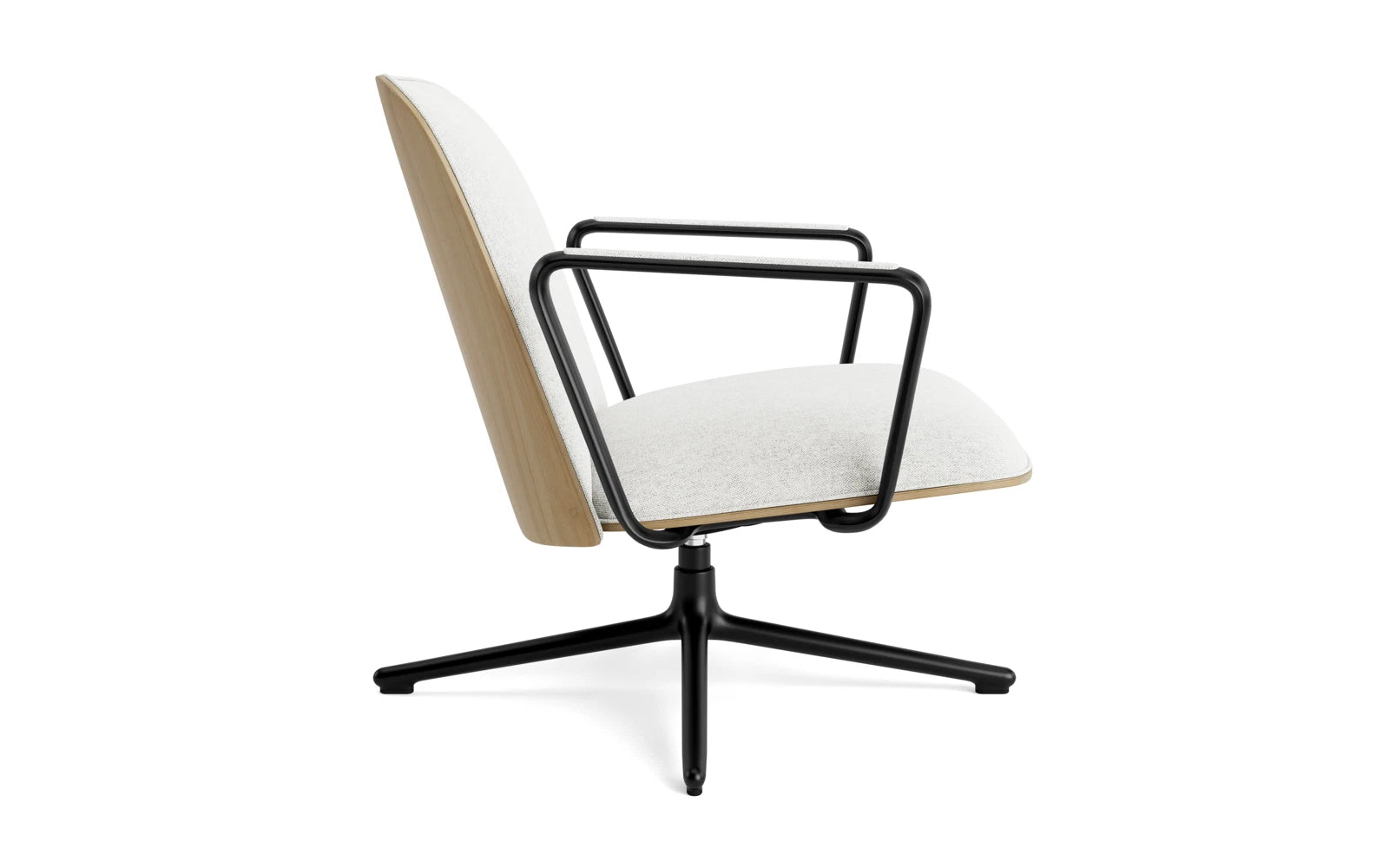 Erleben Sie den stilvollen Pad Lounge-Sessel von Normann Copenhagen. Mit niedrigem Design, Drehgestell und Kippfunktion bietet er höchsten Komfort und Eleganz.
