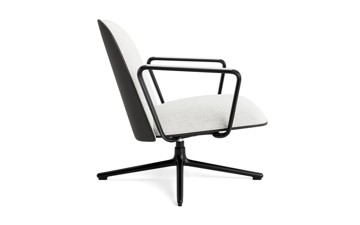 Pad Lounge-Sessel niedrig mit Drehgestell und Kippfunktion Schwarz Alu Schwarz/Hallingdal in Hallingdal 110 präsentiert im Onlineshop von KAQTU Design AG. Drehsessel ist von Normann Copenhagen