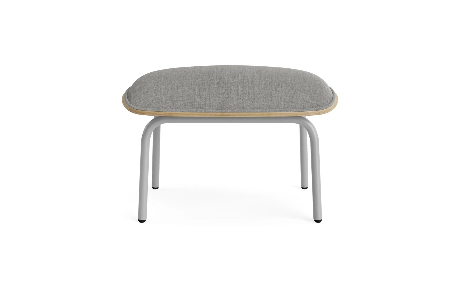 Entdecken Sie den stilvollen Pad Fusshocker in grauem Stahl und Eiche/Remix von Normann Copenhagen – die perfekte Kombination aus Eleganz und Komfort.