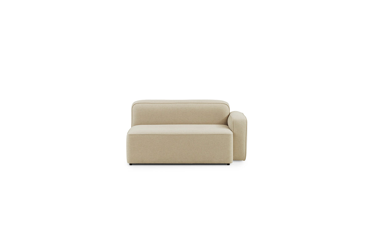 Modulares Sofa Rope mit rechter Armlehne, Holzrahmen, Nosagfedern und Stoffbezug Main Line Flax20, schwarze Kunststoffbeine, Sitzansicht.