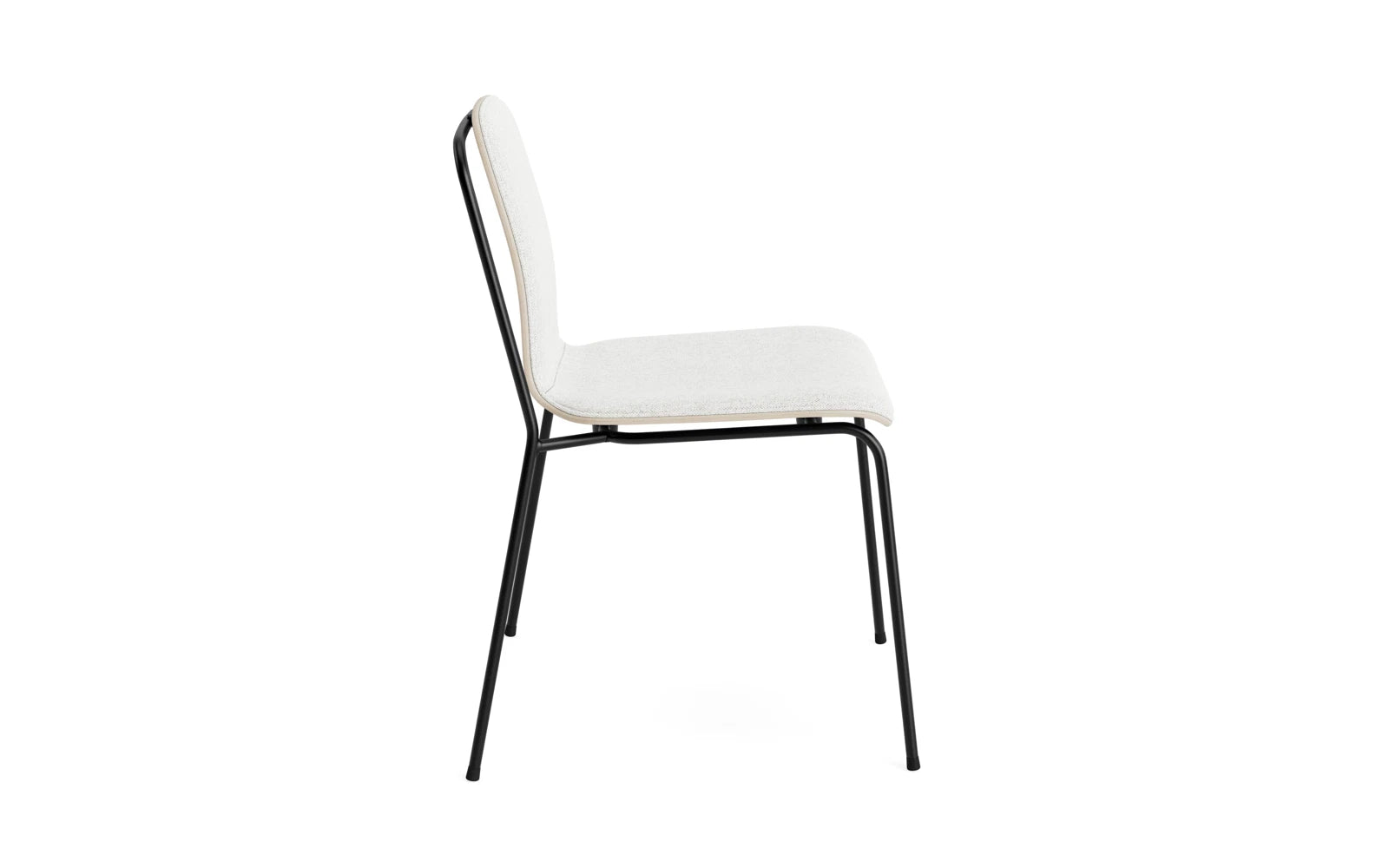 Erleben Sie den stilvollen Studio Stuhl von Normann Copenhagen: Elegante Linien, robuster Stahl und komfortables Hallingdal-Polster für jeden Raum.