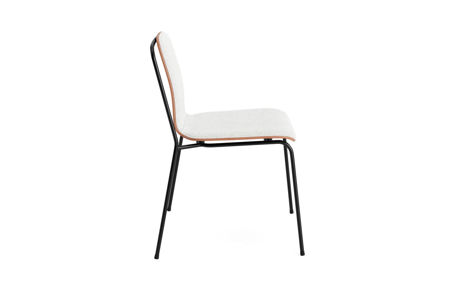 Erleben Sie den stilvollen Studio Stuhl mit Frontpolster von Normann Copenhagen. Schwarzes Stahlgestell und braunes Hallingdal-Polster vereinen modernes Design und Komfort.