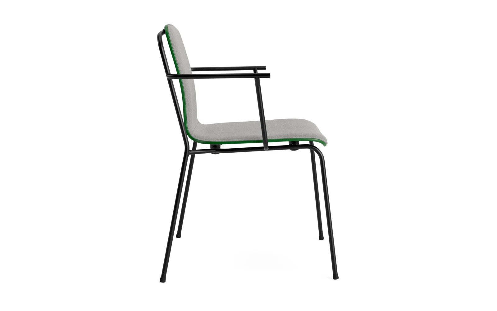 Erleben Sie den modernen Studio Armlehnstuhl von Normann Copenhagen: schlanker Stahlrahmen, luftige Silhouette und elegantes grünes Frontpolster.