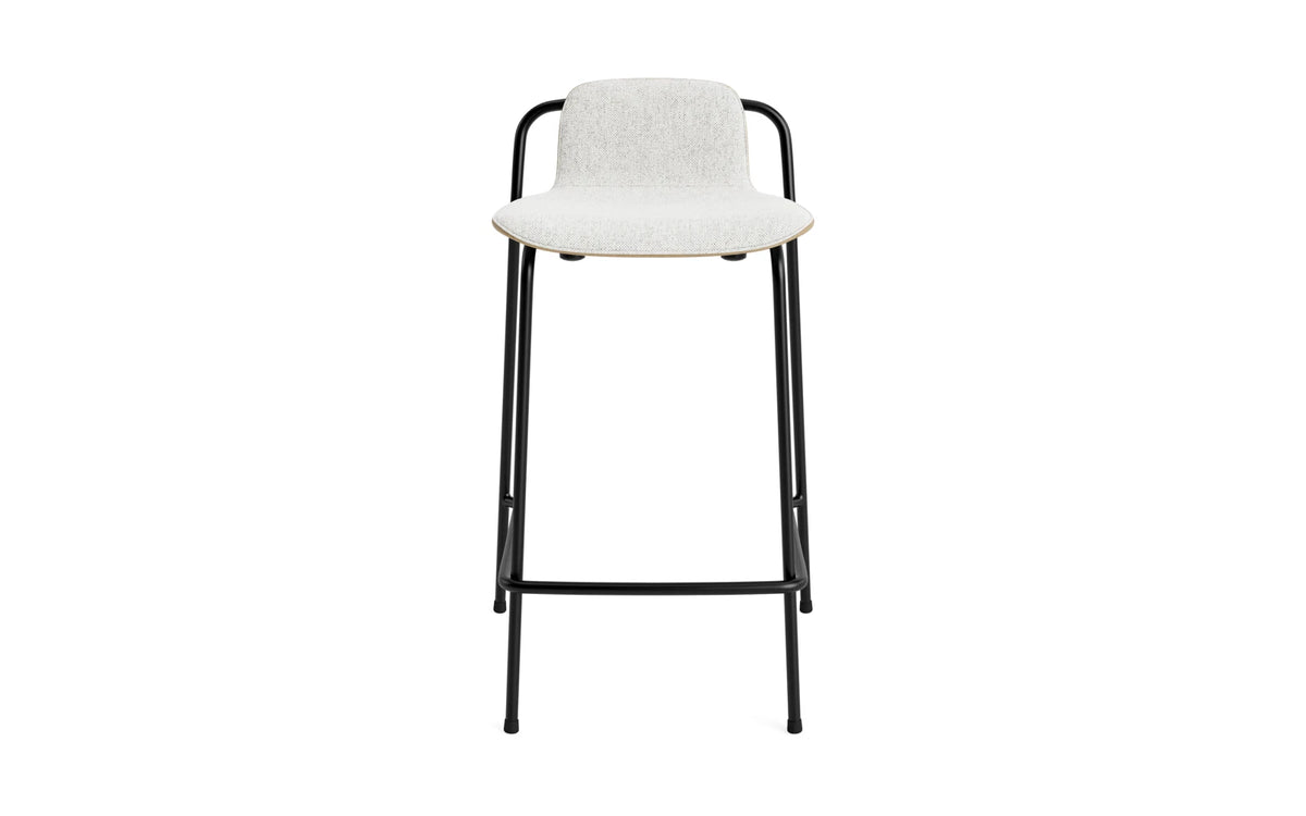 Studio Barstuhl 65 cm frontpolster schwarzes Stahl/ Eiche/ Hallingdal in Hallingdal 110 präsentiert im Onlineshop von KAQTU Design AG. Barstuhl ist von Normann Copenhagen