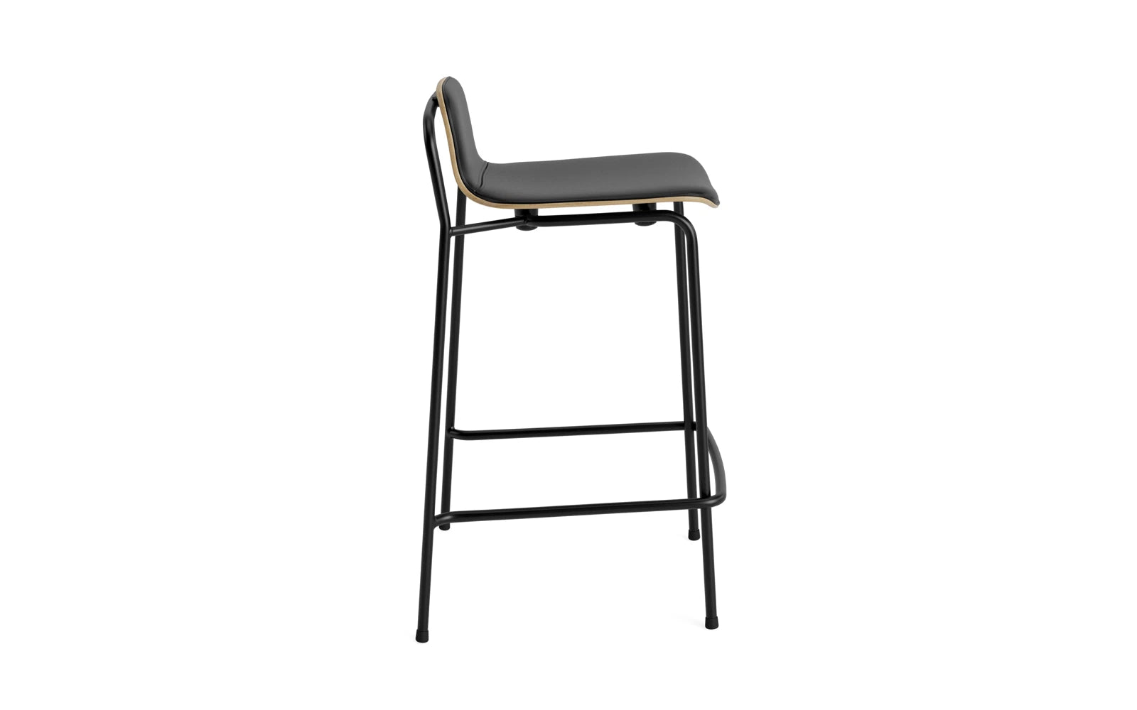 Erleben Sie den stilvollen Studio Barstuhl 65 cm von Normann Copenhagen. Mit seinem eleganten Design aus schwarzem Stahl und Eiche bietet er optimalen Komfort und Funktionalität.