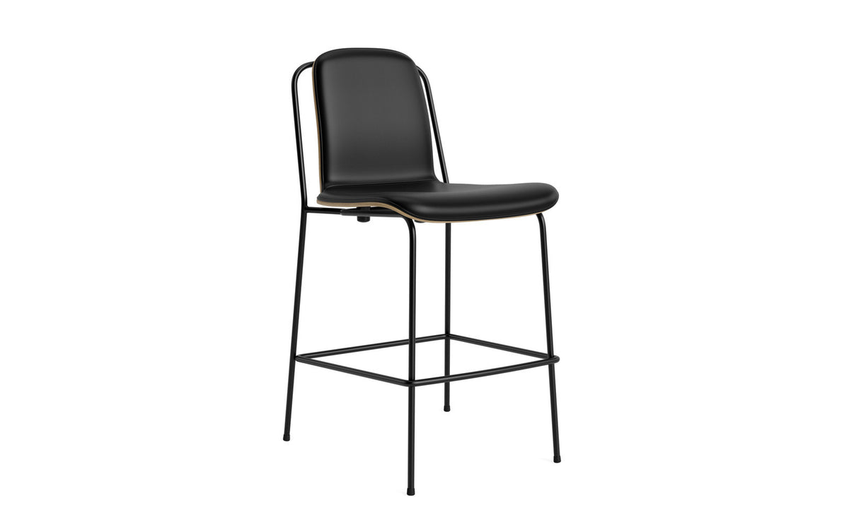 Studio Barstuhl 65 cm frontpolster schwarzes Stahl/ Eiche/ Ultra in Ultra 41599 präsentiert im Onlineshop von KAQTU Design AG. Barstuhl ist von Normann Copenhagen