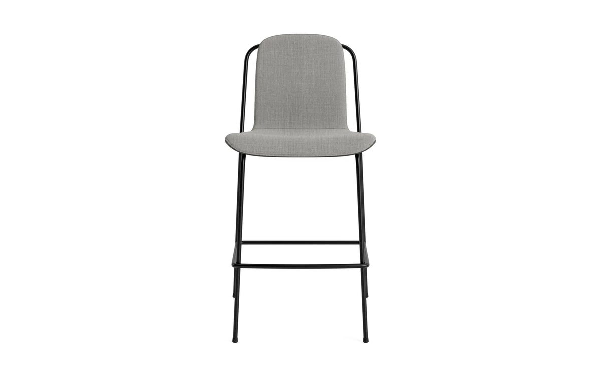 Studio Barstuhl 65 cm frontpolster schwarzes Stahl/ schwarz/ Remix in Remix 133 präsentiert im Onlineshop von KAQTU Design AG. Barstuhl ist von Normann Copenhagen