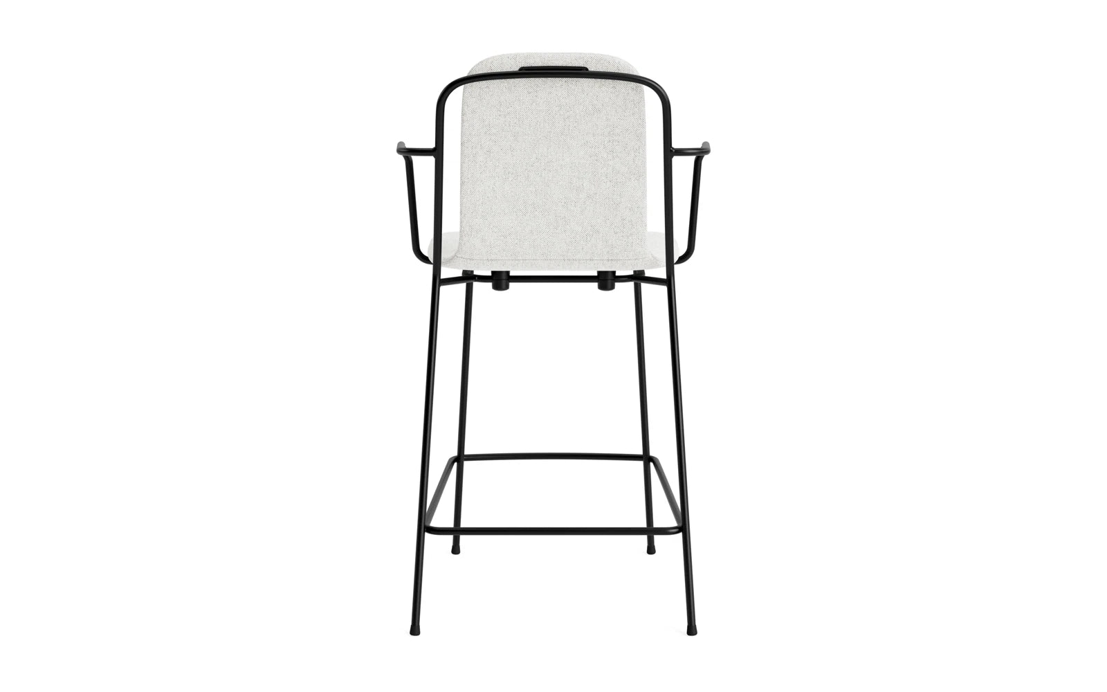 Entdecken Sie den eleganten Studio Barstuhl mit Armlehne von Normann Copenhagen. Mit 65 cm Sitzhöhe und hochwertiger Hallingdal-Polsterung vereint er Stil und Funktionalität.