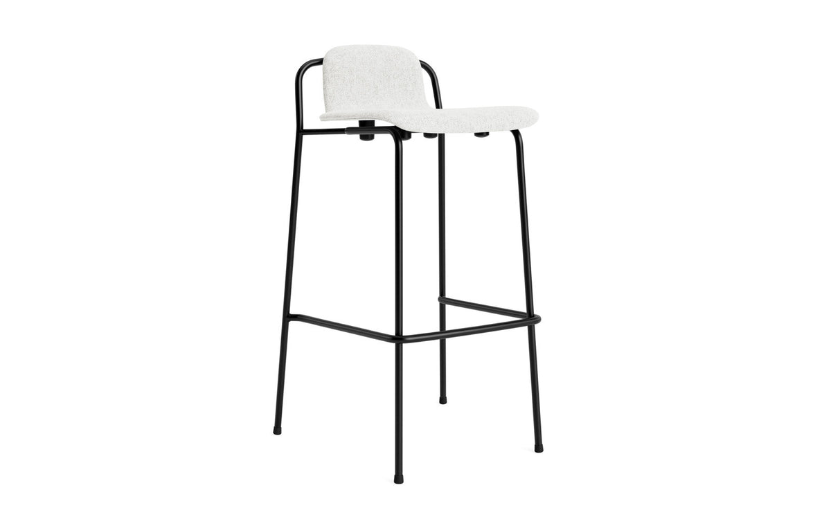 Studio Barhocker 75 cm Vollpolster Stahl Schwartz/Hallingdal in Hallingdal 110 präsentiert im Onlineshop von KAQTU Design AG. Barstuhl ist von Normann Copenhagen