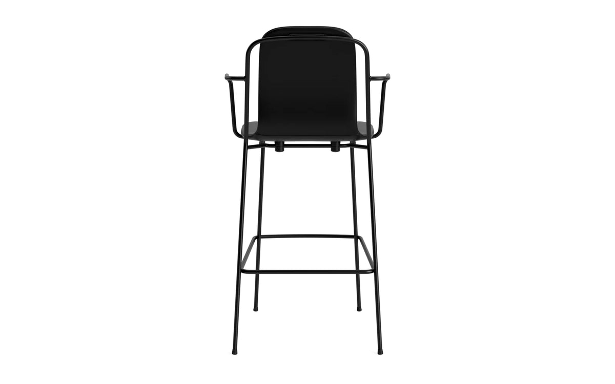 Studio Barstuhl mit Armlehne 75 cm gepolstert schwarzes Stahl/ Ultra Leder in Ultra 41599 präsentiert im Onlineshop von KAQTU Design AG. Barstuhl ist von Normann Copenhagen
