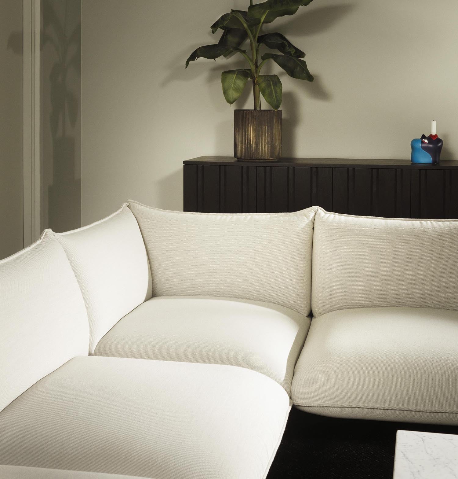 Erleben Sie das Ark modulare Sofa von Normann Copenhagen: Eleganz trifft auf Funktionalität mit sanften Kurven und nachhaltigen Materialien.