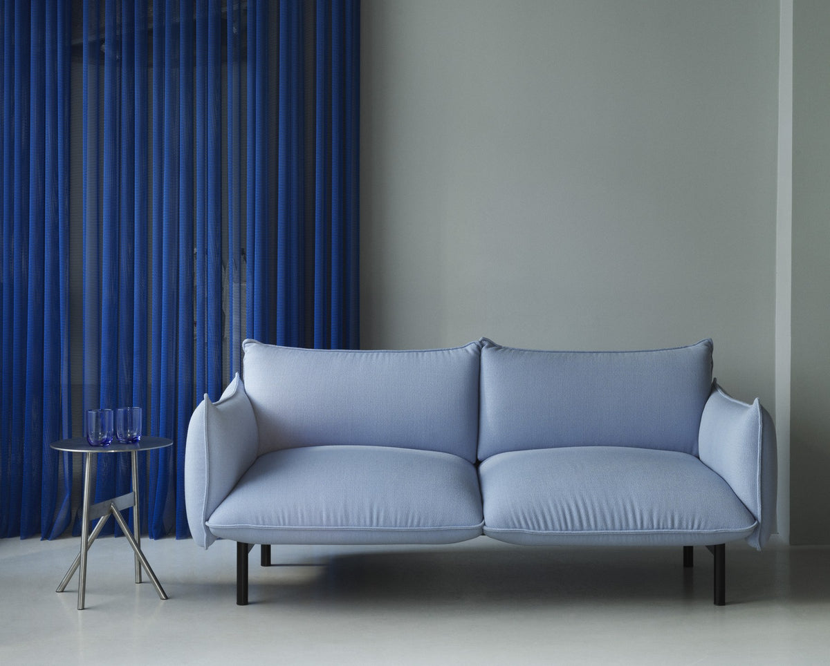 Ark modulares 2-Sitzer Sofa von Normann Copenhagen in Hellblau, gepolstert mit geschwungenen Kissenformen auf Stahlbeinen.