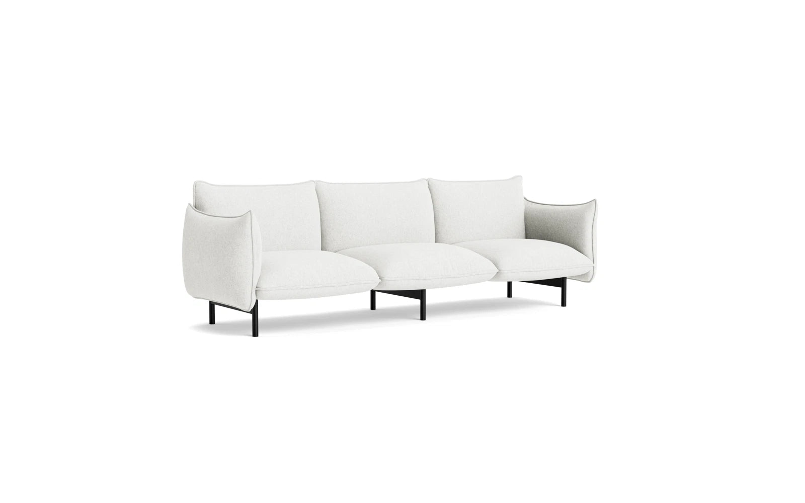 Das Ark 3er Sofa von Normann Copenhagen besticht durch sanfte Rundungen, pralle Kissen und eine luftige, minimalistische Optik.