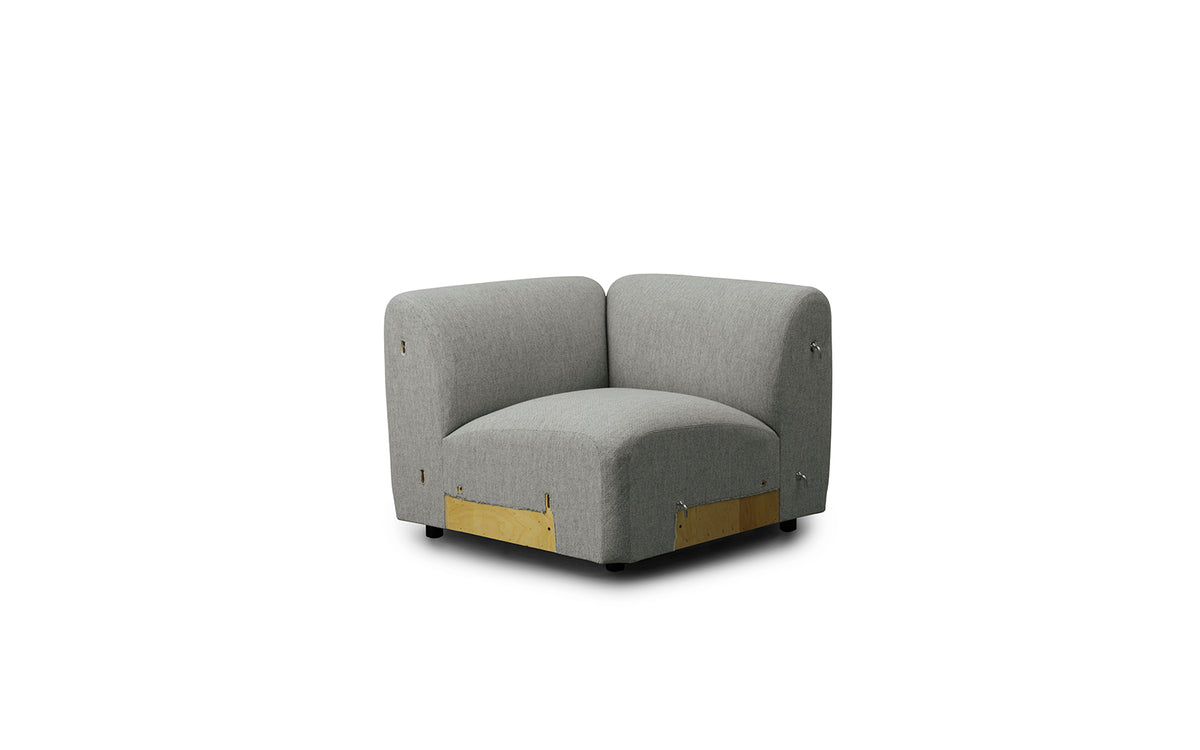 Eckmodul des Swell Sofas von Normann Copenhagen in Stoff Hallingdal 0110, mit gepolstertem Sitz, geschwungenen Armlehnen und Eschenholzbeinen.